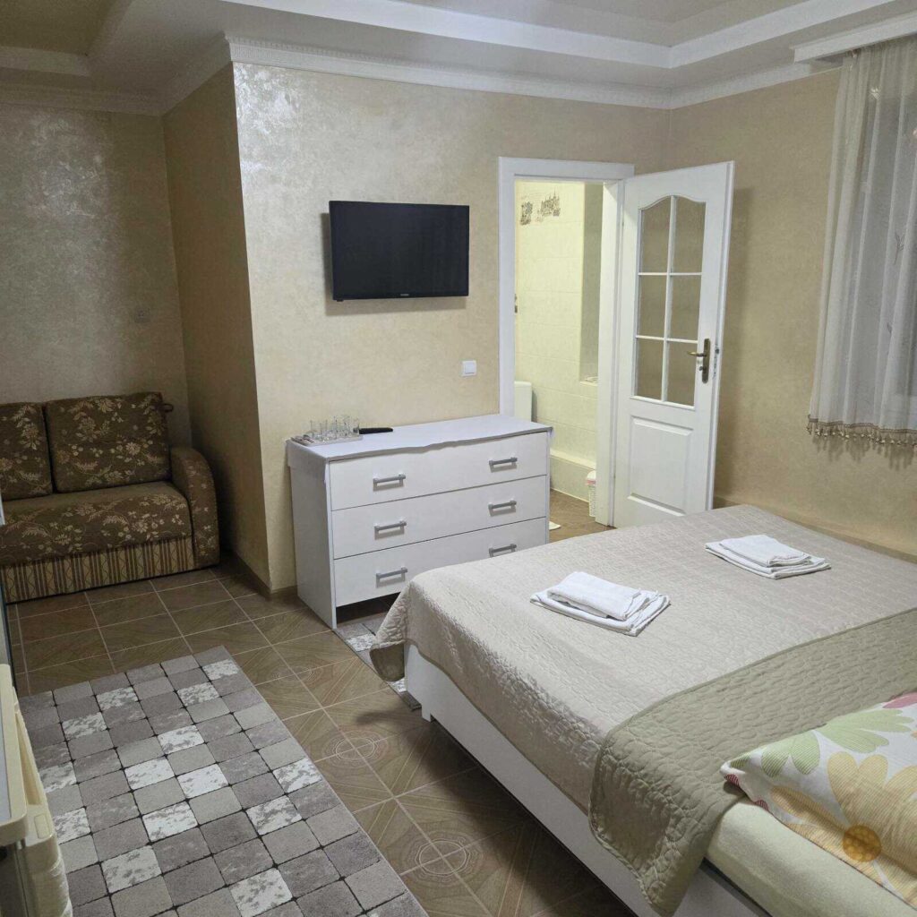 1 пов. 6 кімната  (2 дор.+ 2діт.)