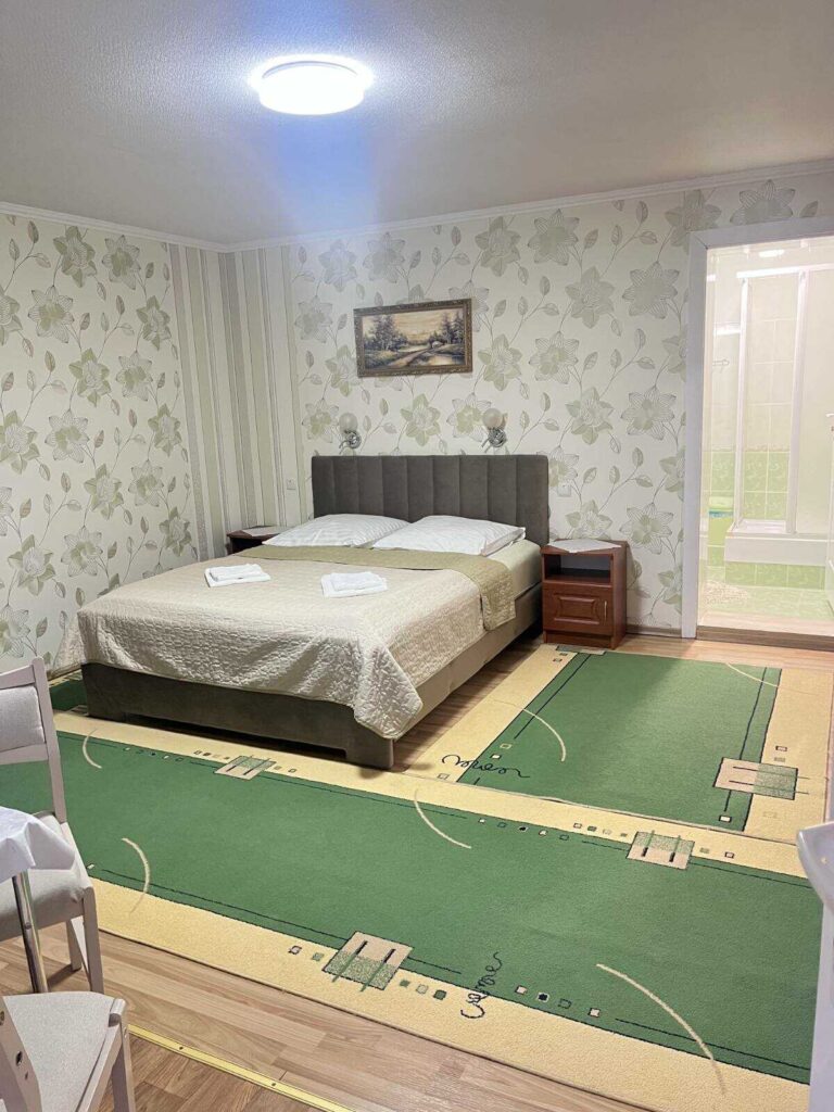 2 пов. 3 кімната  (можна 2 дор.+ 1 дит.)